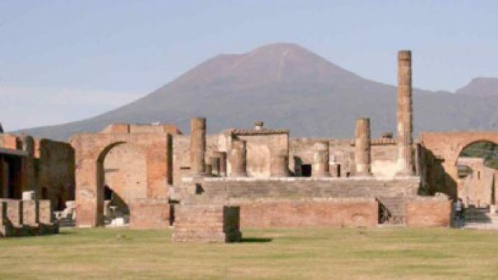 A fost furat un fragment dintr-o frescă din Casa lui Neptun din Pompei